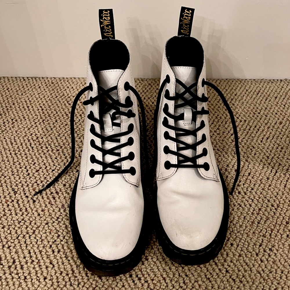 DR MARTENS 1460 WOMEN'S PATENT LEATHER LACE UP BOOTS WHITE